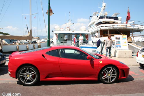 Ferrari dans le port de Saint Tropez