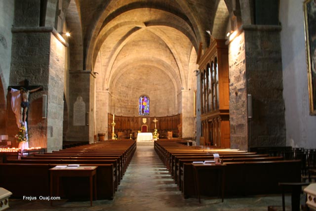 Interieur de la cathedrale Saint Leonce a Frejus