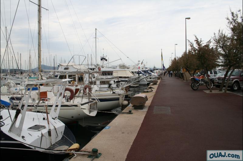 Allee de bateaux nouveau port de Saint Tropez