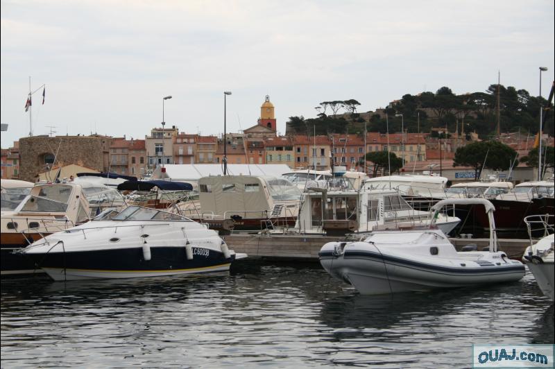 Nouveau port de Saint Tropez, vedette et bateaux de plaisance
