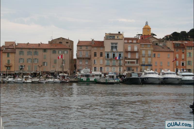 Port de Saint Tropez - Clocher de l'eglise en second plan