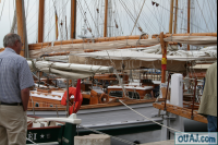 Beaux bateaux en bois sur le port de Saint Tropez