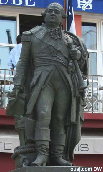 Statue du Bailli de Suffren face au port de Saint Tropez