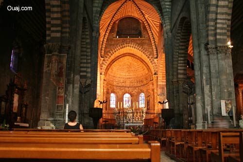 Nef de la cathedrale Notre Dame de Réal