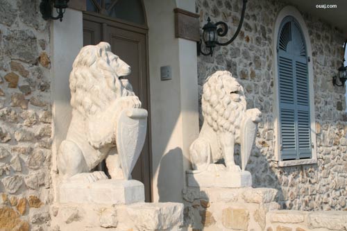 statues lions à antibes