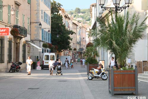 Rue allant vers le centre de Draguignan
