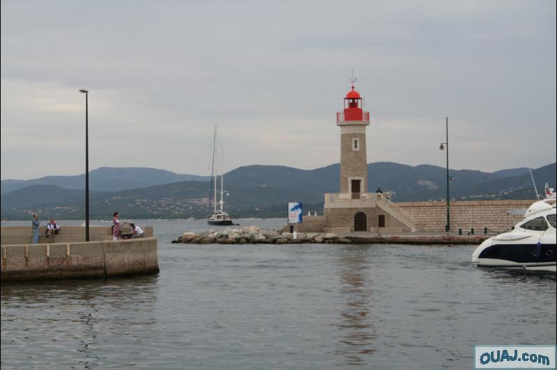 Entree d'un bateau 3 dans le port de Saint Tropez