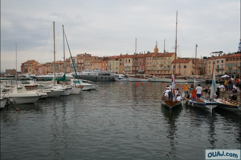 Bateaux dans le port de Saint Tropez Bravade
