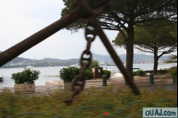 Anneaux d'une chaine d'un ancre sur la route de Saint Tropez