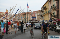 Port de Saint Tropez, bateaux, jonques, vélo sur la route