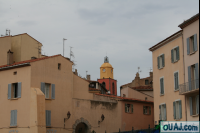 Clocher jaune eglise de Saint Tropez
