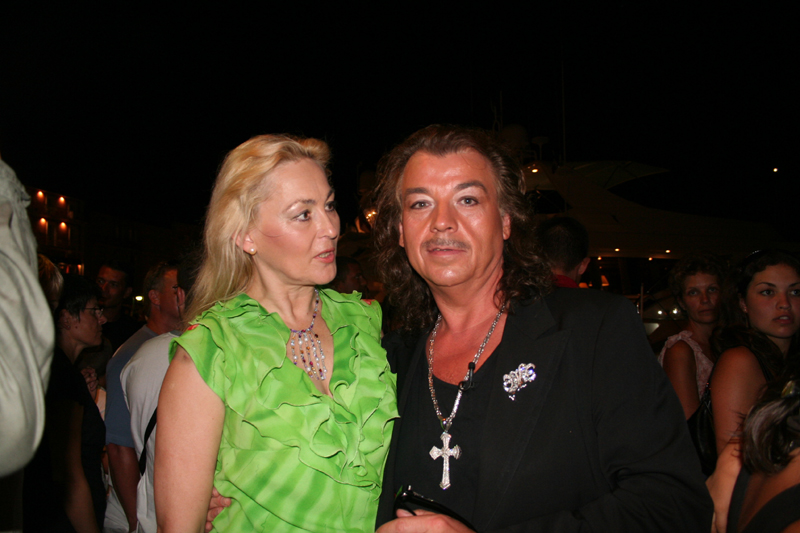 Giorgio Armani avec une amie à Saint Tropez