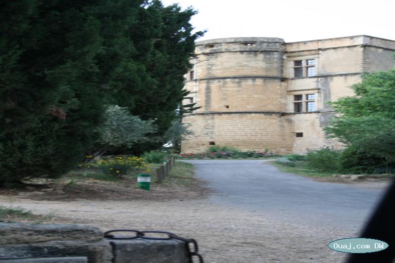 Muraille du chateau de Lourmarin
